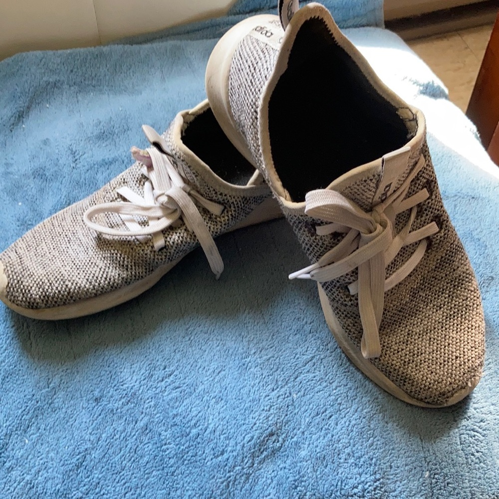 Adidas 7.5 shoes